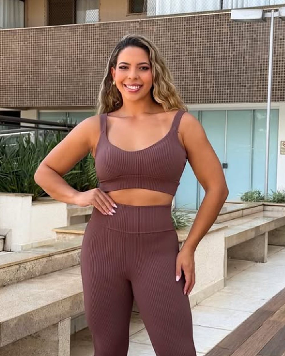 Conjunto Canelado ameixa, foto de corpo inteiro