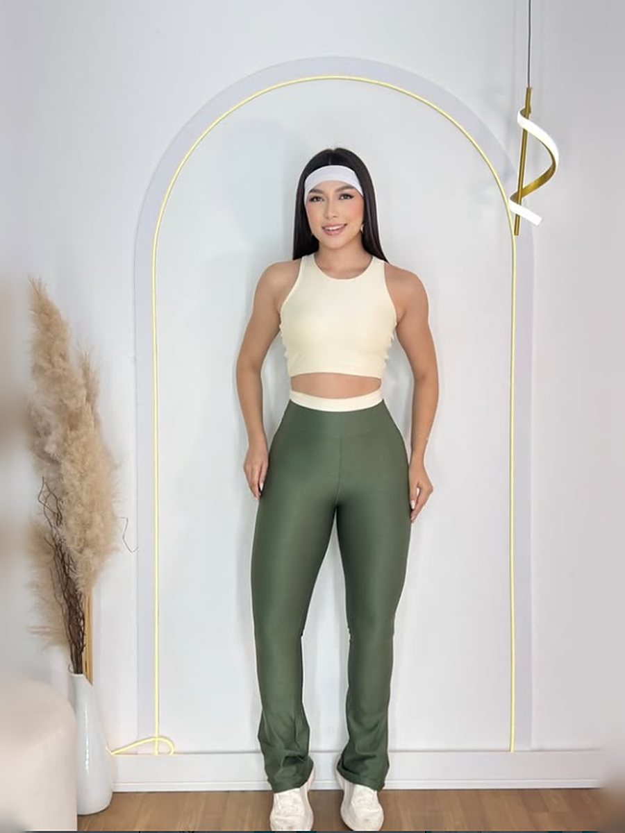 Legging Flare verde-militar com top creme